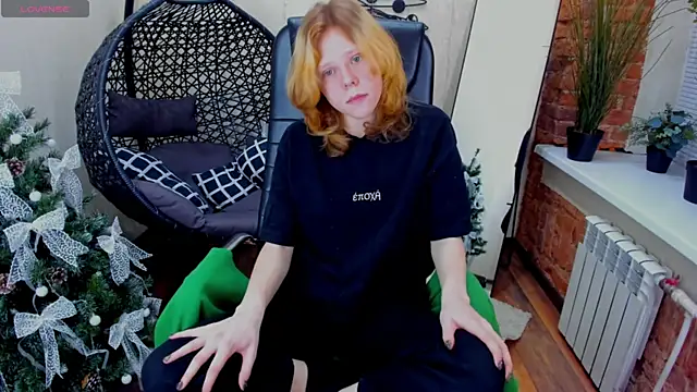 Snapshot of Soft_Flame chatting on 12-21-25, 03:41 Soft Flame online show from 12-21-25, 03:41