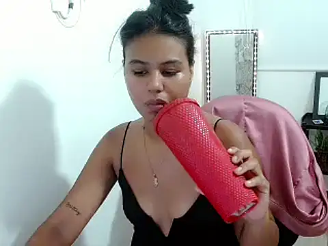 Snapshot of Shawnycarson chatting on 05-12-26, 06:05 Shawnycarson online show from 05-12-26, 06:05