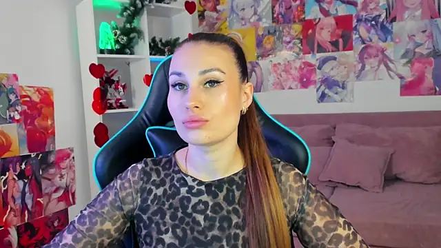 NoraFoxes online show from 12-17-25, 03:40