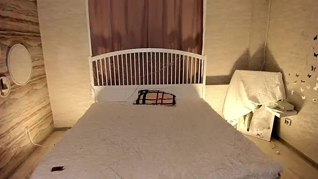 YvonneRobes online show from 04-27-26, 07:23