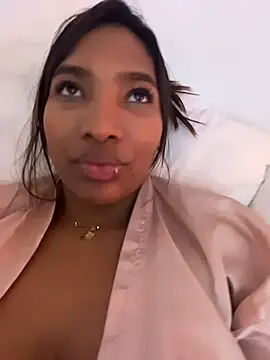 Snapshot of channelportman chatting on 12-17-25, 05:24 channelportman online show from 12-17-25, 05:24