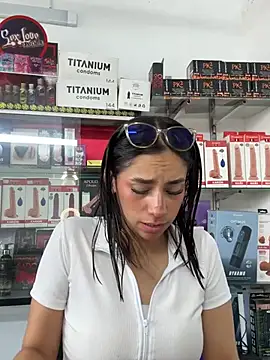 lunaluxury22 online show from 04-21-26, 02:01