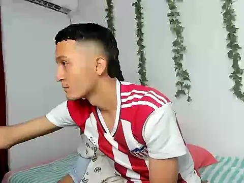 Snapshot of Shsexi_hot chatting on 12-17-25, 02:45 Shsexi hot online show from 12-17-25, 02:45