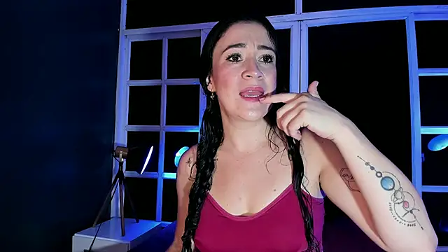 Victoria01  online show from 04-13-26, 02:28