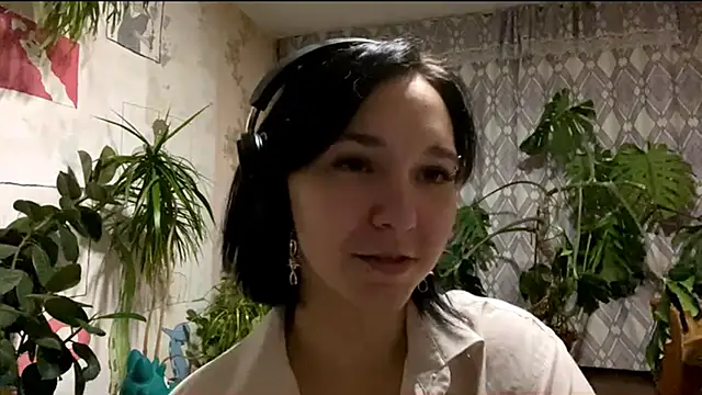 Snapshot of EmilyVeiro chatting on 12-13-25, 07:53 EmilyVeiro online show from 12-13-25, 07:53