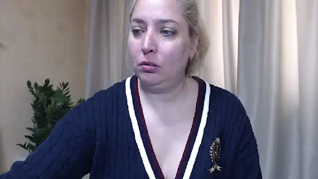 Snapshot of sweetpussy13 chatting on 05-01-26, 05:34 sweetpussy13 online show from 05-01-26, 05:34