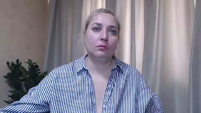 Snapshot of sweetpussy13 chatting on 05-23-26, 05:12 sweetpussy13 online show from 05-23-26, 05:12