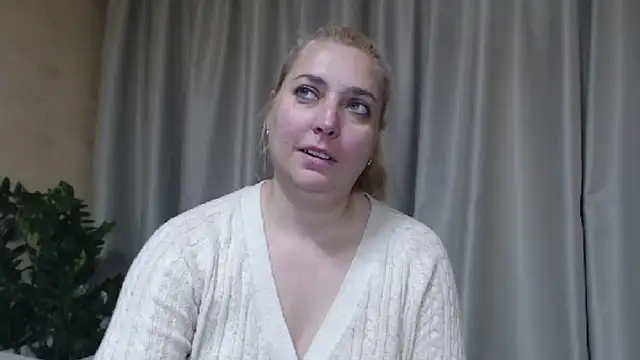 Snapshot of sweetpussy13 chatting on 05-30-26, 05:48 sweetpussy13 online show from 05-30-26, 05:48