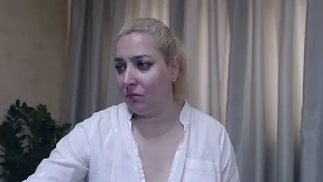 Snapshot of sweetpussy13 chatting on 06-11-26, 05:49 sweetpussy13 online show from 06-11-26, 05:49