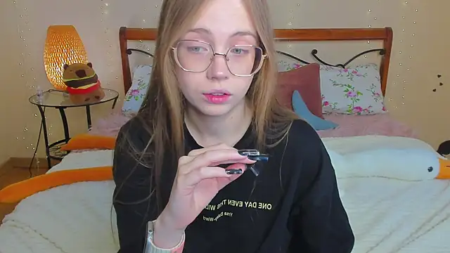 Snapshot of miya_soft chatting on 05-25-26, 01:44 miya soft online show from 05-25-26, 01:44