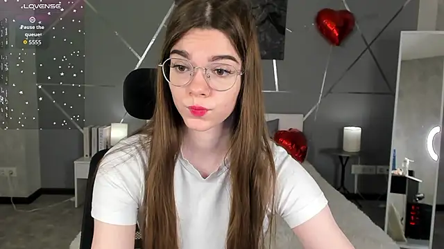 miss  evelyne online show from 03-10-26, 07:24