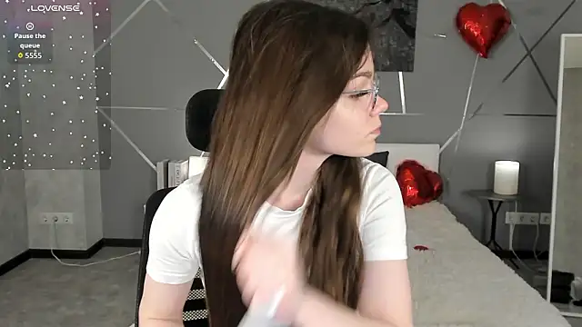 miss  evelyne online show from 03-12-26, 07:47