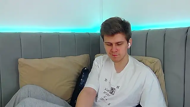 Snapshot of NickJohnas chatting on 01-17-26, 03:33 NickJohnas online show from 01-17-26, 03:33