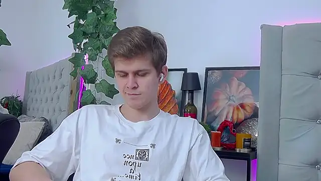 Snapshot of NickJohnas chatting on 02-04-26, 12:33 NickJohnas online show from 02-04-26, 12:33