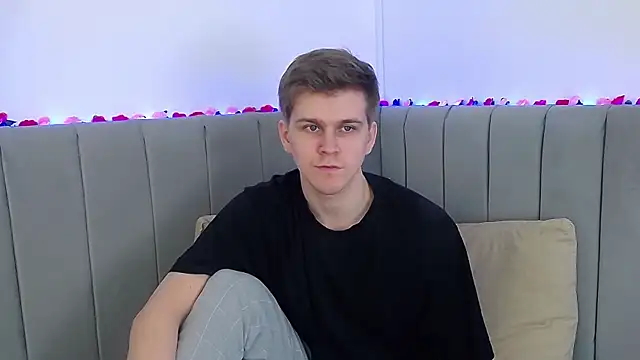 Snapshot of NickJohnas chatting on 02-08-26, 12:30 NickJohnas online show from 02-08-26, 12:30