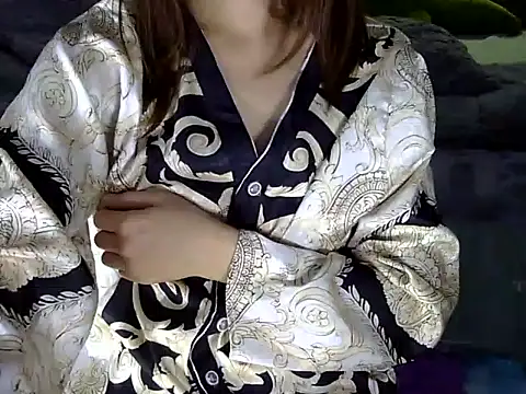 Snapshot of Chichi_86 chatting on 02-05-26, 04:00 Chichi 86 online show from 02-05-26, 04:00