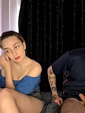 Snapshot of FoxyToxy chatting on 12-14-25, 03:23 FoxyToxy online show from 12-14-25, 03:23