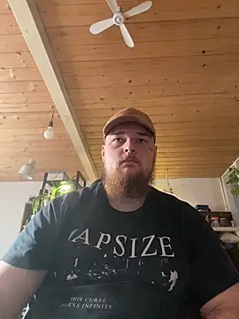 Snapshot of YoursxTruly chatting on 12-16-25, 11:37 YoursxTruly online show from 12-16-25, 11:37