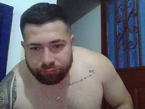 Snapshot of hammerwhite01 chatting on 12-15-25, 01:26 hammerwhite01 online show from 12-15-25, 01:26