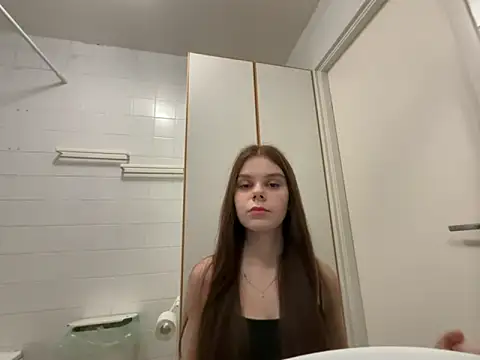 LeyaFlamy online show from 12-14-25, 04:34