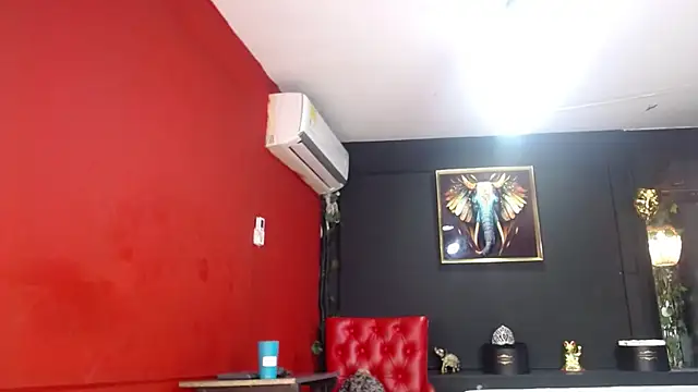 Snapshot of Layla_Isabel chatting on 12-17-25, 12:44 Layla Isabel online show from 12-17-25, 12:44