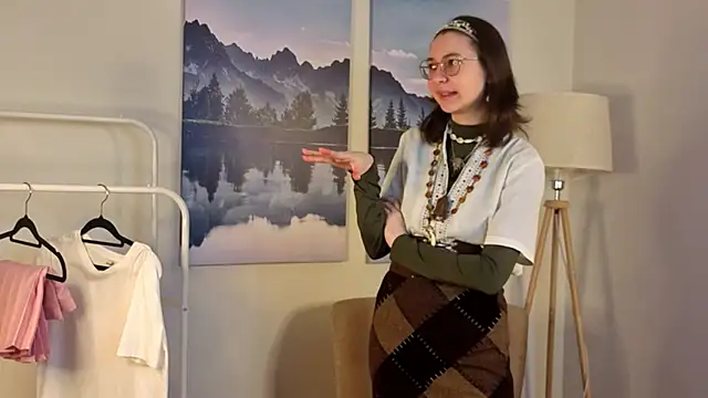 Snapshot of MartyHudon chatting on 12-15-25, 04:06 MartyHudon online show from 12-15-25, 04:06