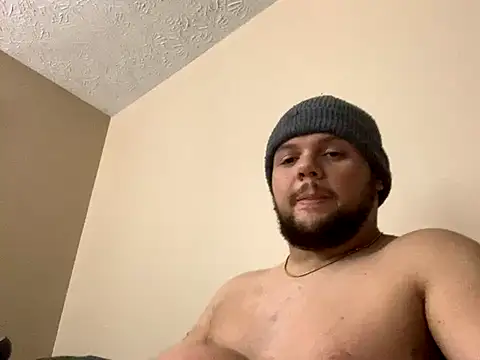Snapshot of musclestud28 chatting on 12-18-25, 06:30 musclestud28 online show from 12-18-25, 06:30