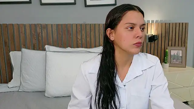 Mia Bellefort online show from 04-23-26, 08:55