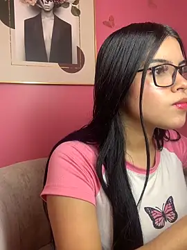 Snapshot of PrettyDafnne chatting on 12-15-25, 06:56 PrettyDafnne online show from 12-15-25, 06:56