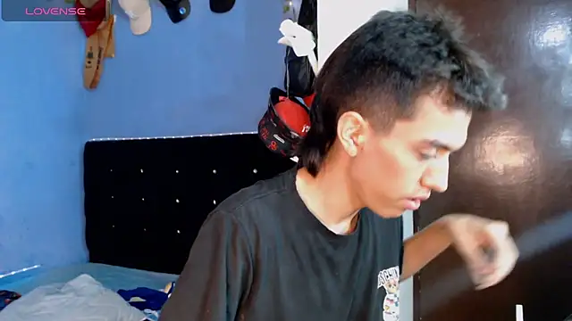 Snapshot of Juan_Gomezz26 chatting on 05-17-26, 12:19 Juan Gomezz26 online show from 05-17-26, 12:19