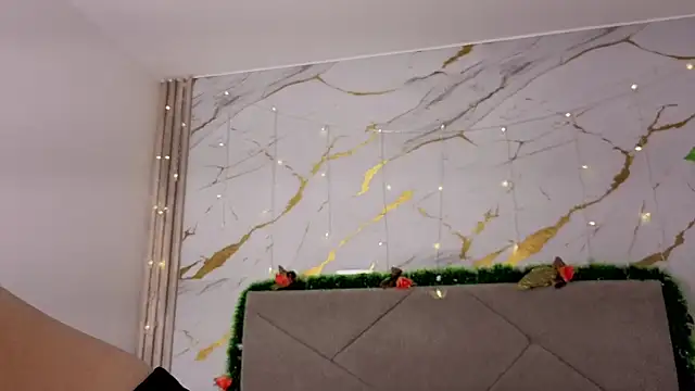 Snapshot of Yutoorii- chatting on 12-14-25, 06:19 Yutoorii- online show from 12-14-25, 06:19