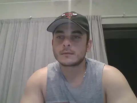 Snapshot of Marcelopret chatting on 12-15-25, 09:52 Marcelopret online show from 12-15-25, 09:52