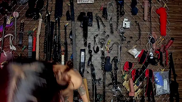 Snapshot of Hardcore_Room_Bdsm chatting on 12-18-25, 09:04 Hardcore Room Bdsm online show from 12-18-25, 09:04