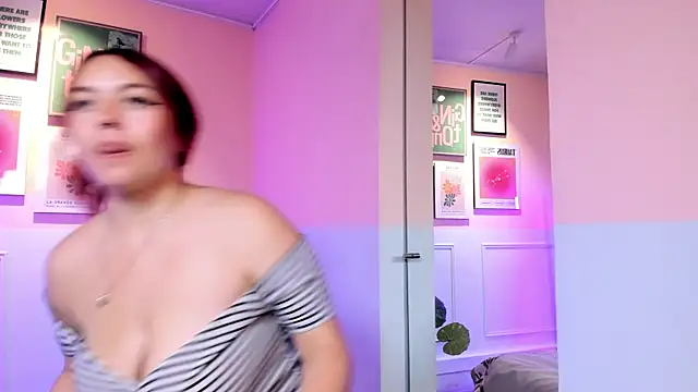 Lia Roise online show from 12-15-25, 11:42