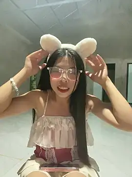 Snapshot of lux-su chatting on 05-19-26, 01:22 lux-su online show from 05-19-26, 01:22