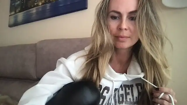 LeMilf online show from 03-08-26, 03:38