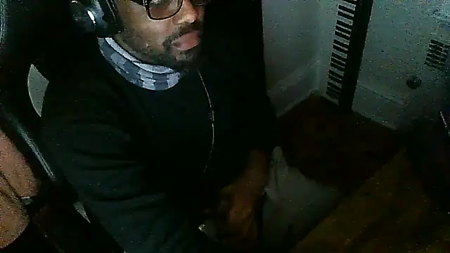 MrUnintentional online show from 12-17-25, 03:18