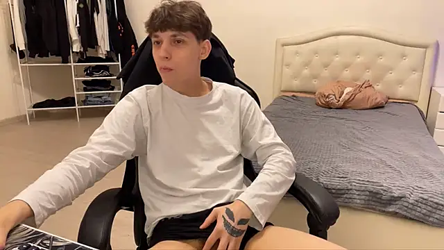 Snapshot of Matthew__Cooper chatting on 12-14-25, 09:19 Matthew Cooper online show from 12-14-25, 09:19