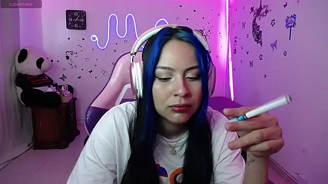 Snapshot of milusolers chatting on 12-14-25, 01:49 milusolers online show from 12-14-25, 01:49