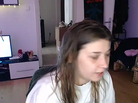 Snapshot of AlienforTwenty chatting on 12-16-25, 01:16 AlienforTwenty online show from 12-16-25, 01:16