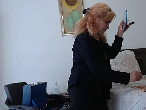 evelynsmithco online show from 12-21-25, 04:03