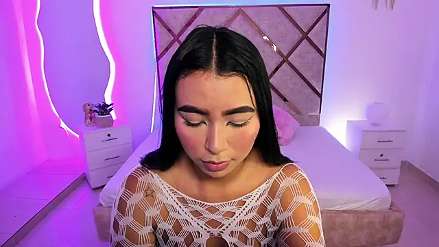 queenie staar online show from 03-10-26, 08:36