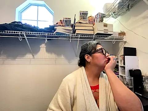 BettyWhispers online show from 12-21-25, 06:37