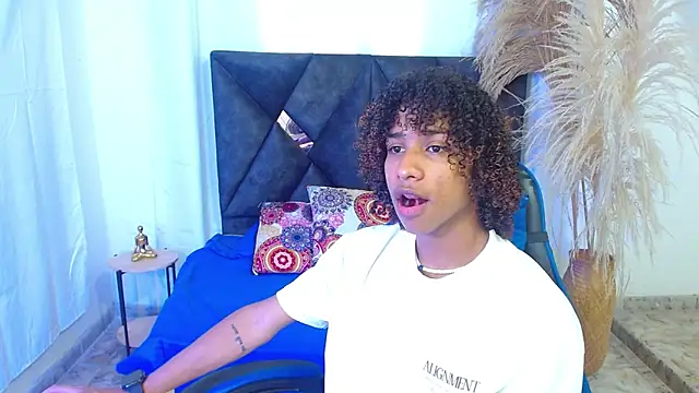 angelll18  online show from 03-25-26, 09:10