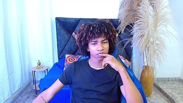 angelll18  online show from 04-21-26, 08:44