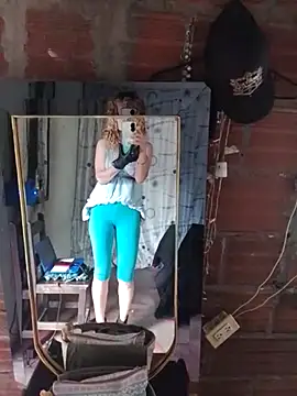 Snapshot of Esterlindez chatting on 03-10-26, 07:08 Esterlindez online show from 03-10-26, 07:08