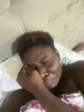 Snapshot of melaninpoppop chatting on 12-19-25, 01:01 melaninpoppop online show from 12-19-25, 01:01