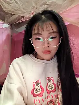 Snapshot of Quieny-x chatting on 12-14-25, 01:49 Quieny-x online show from 12-14-25, 01:49