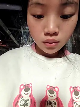 Snapshot of Quieny-x chatting on 12-15-25, 05:01 Quieny-x online show from 12-15-25, 05:01