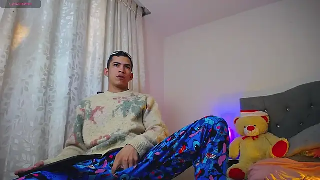 Snapshot of TOMBOYSEXX chatting on 12-16-25, 01:16 TOMBOYSEXX online show from 12-16-25, 01:16